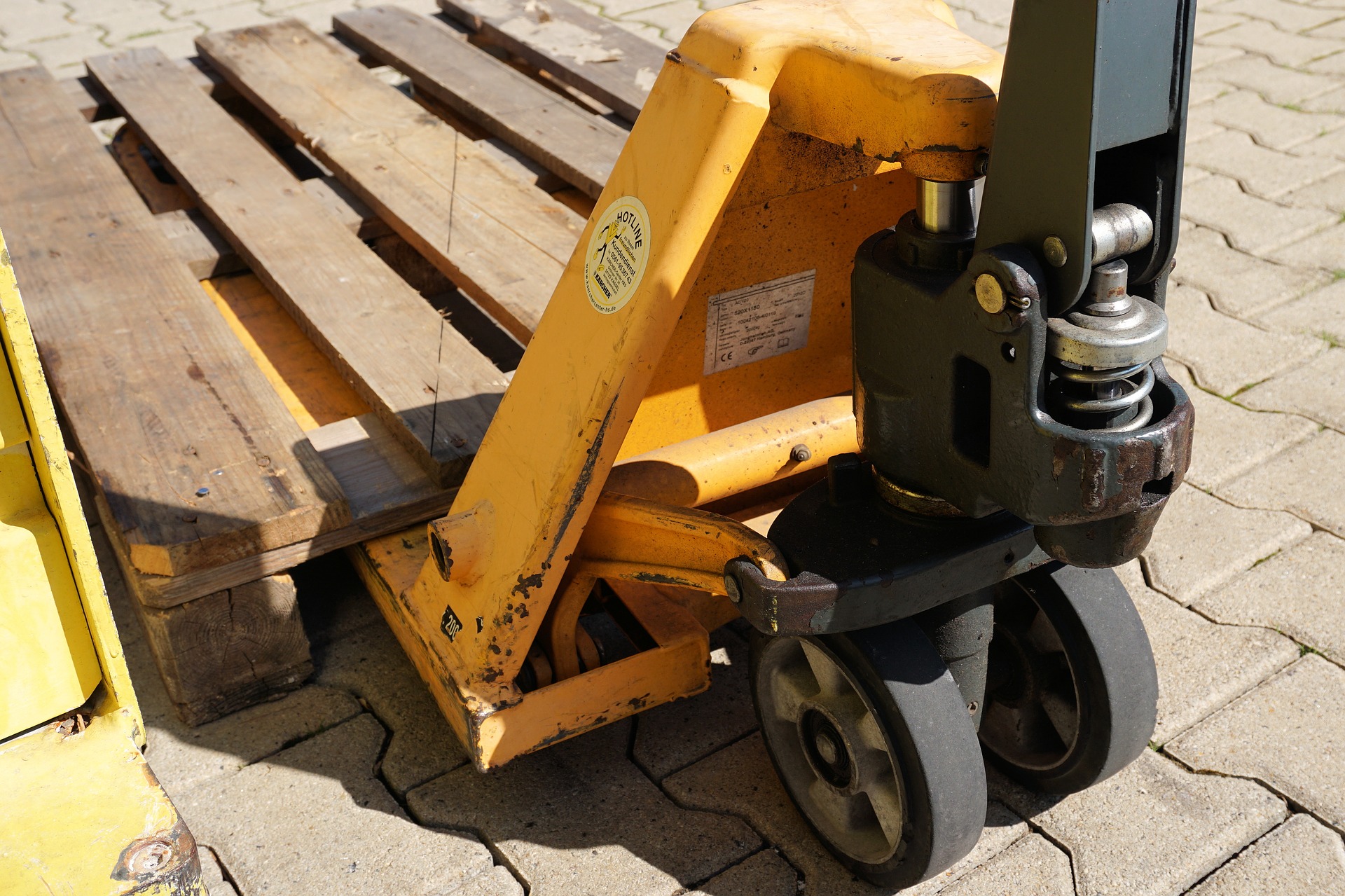 pallet-truck-1653636_1920